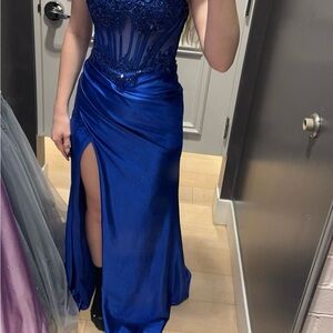 Elegant Blue Evening Gown